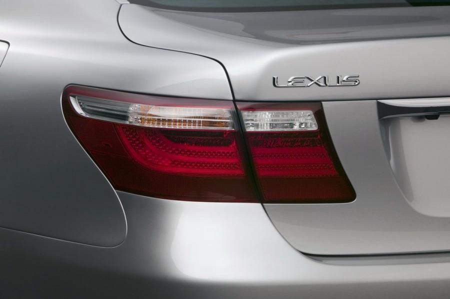  Lexus LS460 2006 года  (фото 172 из 200)